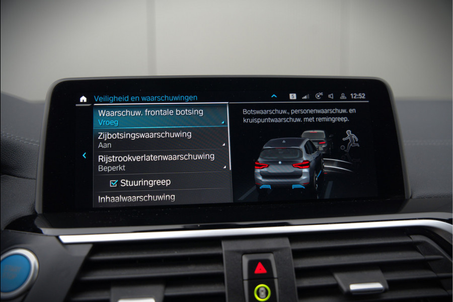 BMW iX3 High Executive 80 kWh | Panoramadak | Harman Kardon | Head-Up Display | Adaptive Cruise Control | Stoelverwarming | Dodehoekdetectie | Keyless | Trekhaak | 360 Camera | Ambiance Verlichting |