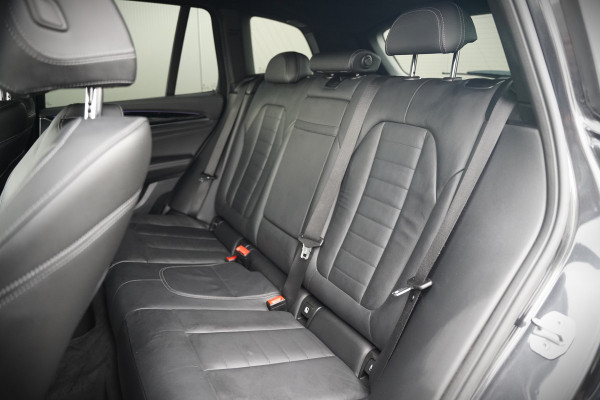 BMW iX3 High Executive 80 kWh | Panoramadak | Harman Kardon | Head-Up Display | Adaptive Cruise Control | Stoelverwarming | Dodehoekdetectie | Keyless | Trekhaak | 360 Camera | Ambiance Verlichting |