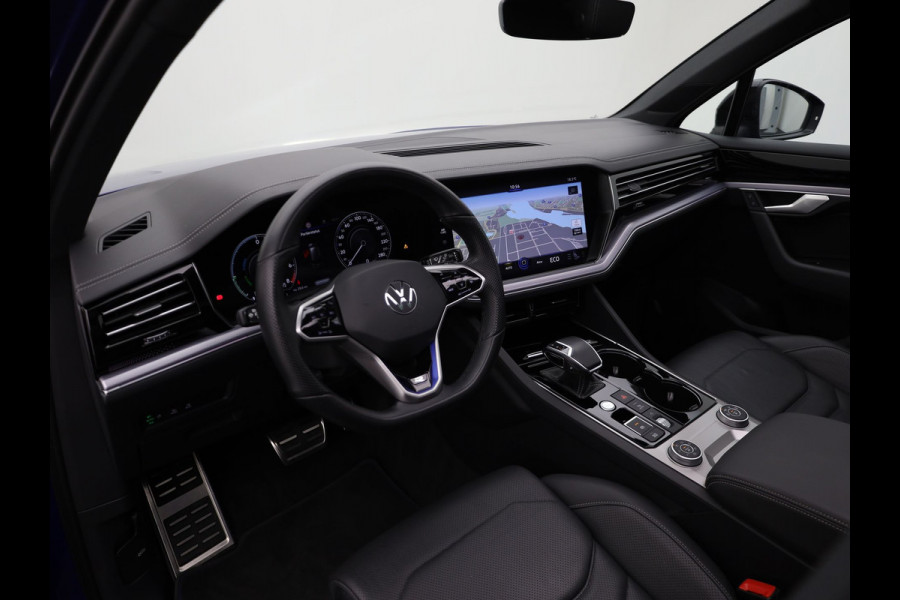 Volkswagen Touareg 3.0 TSi 4MOTION R | Panodak | Stoelkoeling | Trekhaak | Luchtvering | 22'' | Prijs Rijklaar!!