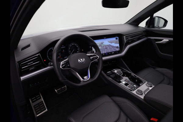 Volkswagen Touareg 3.0 TSi 4MOTION R | Panodak | Stoelkoeling | Trekhaak | Luchtvering | 22'' | Prijs Rijklaar!!