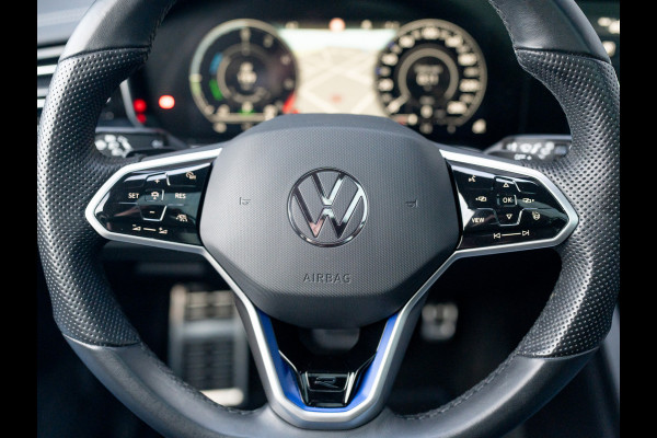 Volkswagen Touareg 3.0 TSi 4MOTION R | Panodak | Stoelkoeling | Trekhaak | Luchtvering | 22'' | Prijs Rijklaar!!