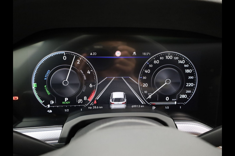 Volkswagen Touareg 3.0 TSi 4MOTION R | Panodak | Stoelkoeling | Trekhaak | Luchtvering | 22'' | Prijs Rijklaar!!