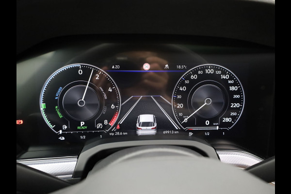 Volkswagen Touareg 3.0 TSi 4MOTION R | Panodak | Stoelkoeling | Trekhaak | Luchtvering | 22'' | Prijs Rijklaar!!