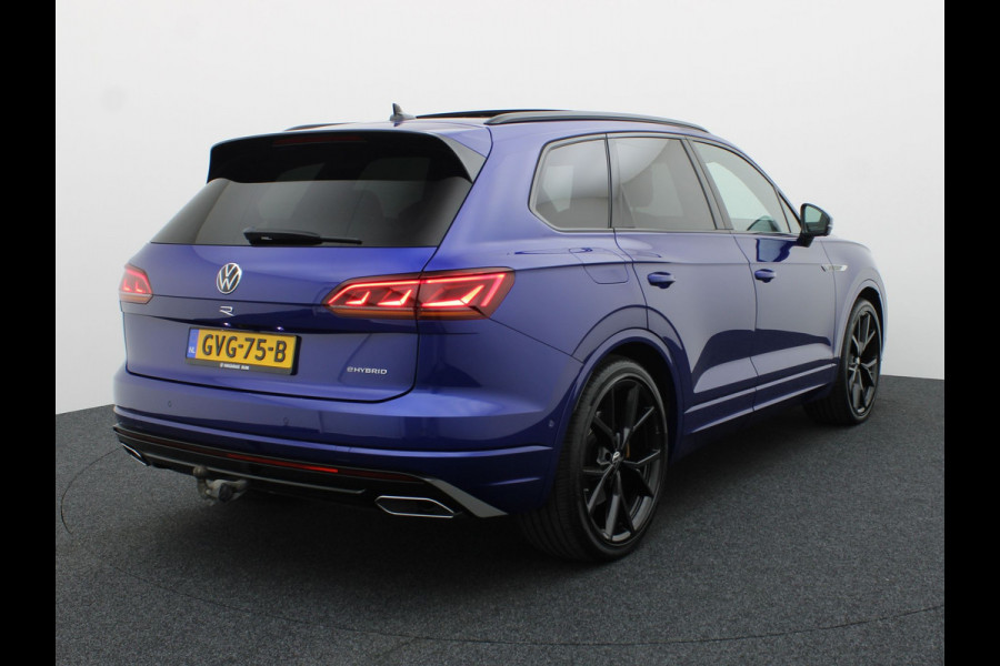 Volkswagen Touareg 3.0 TSi 4MOTION R | Panodak | Stoelkoeling | Trekhaak | Luchtvering | 22'' | Prijs Rijklaar!!