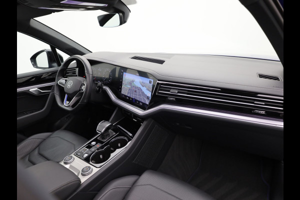 Volkswagen Touareg 3.0 TSi 4MOTION R | Panodak | Stoelkoeling | Trekhaak | Luchtvering | 22'' | Prijs Rijklaar!!