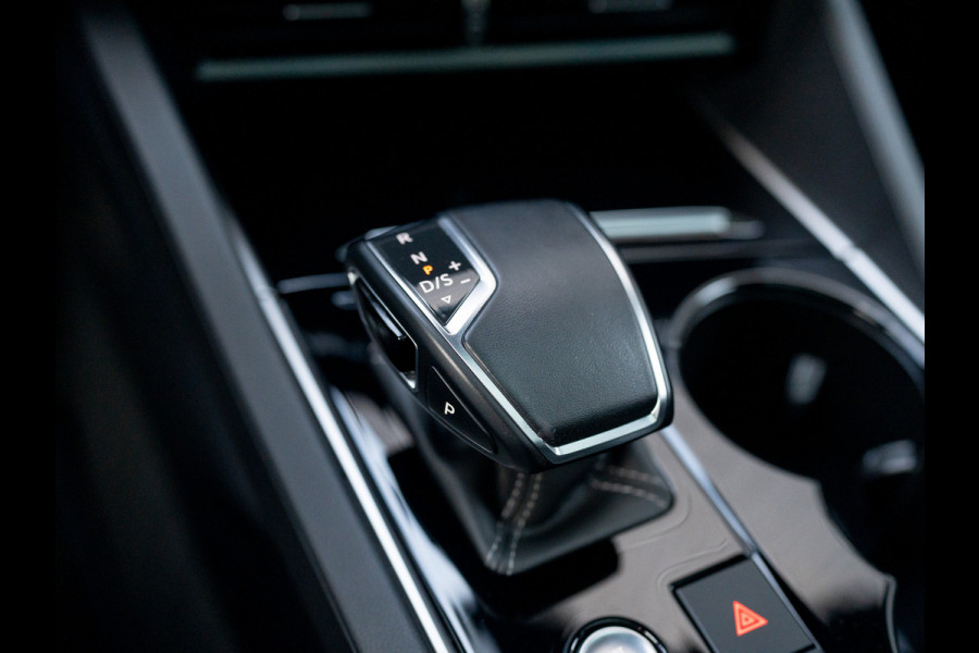 Volkswagen Touareg 3.0 TSi 4MOTION R | Panodak | Stoelkoeling | Trekhaak | Luchtvering | 22'' | Prijs Rijklaar!!