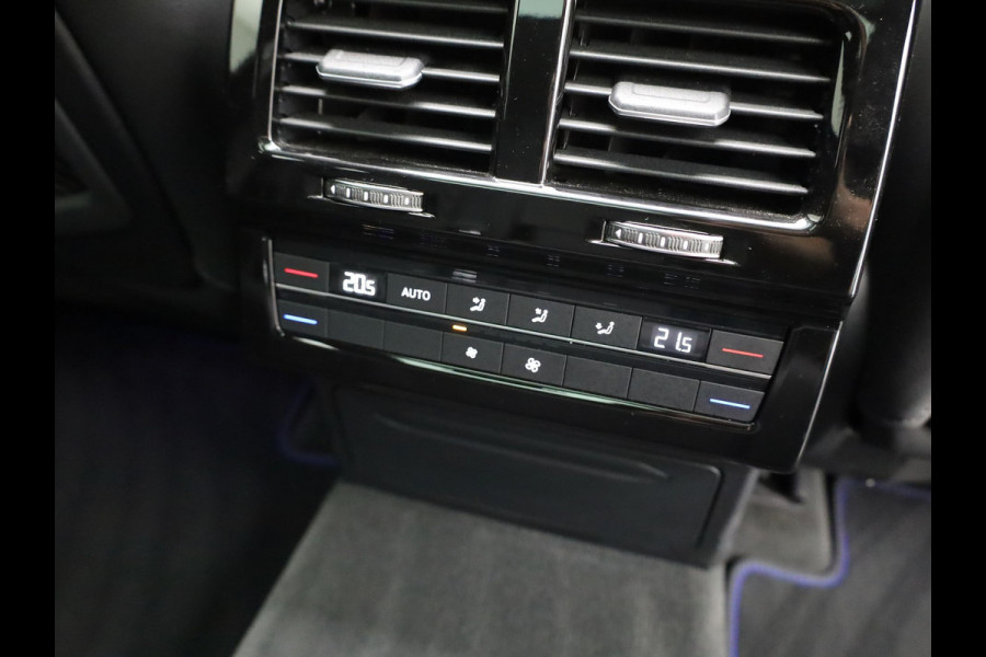 Volkswagen Touareg 3.0 TSi 4MOTION R | Panodak | Stoelkoeling | Trekhaak | Luchtvering | 22'' | Prijs Rijklaar!!