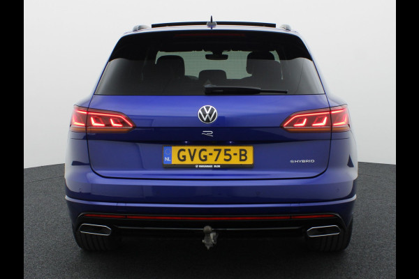 Volkswagen Touareg 3.0 TSi 4MOTION R | Panodak | Stoelkoeling | Trekhaak | Luchtvering | 22'' | Prijs Rijklaar!!