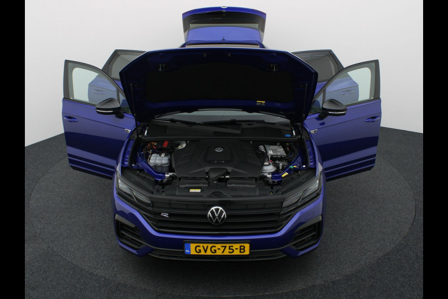 Volkswagen Touareg 3.0 TSi 4MOTION R | Panodak | Stoelkoeling | Trekhaak | Luchtvering | 22'' | Prijs Rijklaar!!