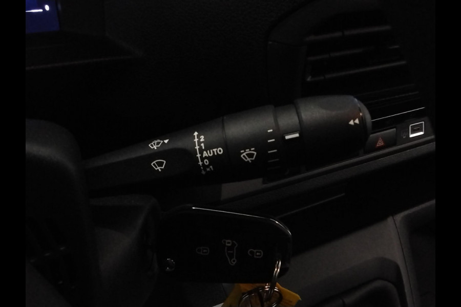 Opel Vivaro 1.5 Diesel 120pk L3 Dubbele Cabine Apple Carplay /  Android Auto Parkeersensoren V+A Trekhaak Camera Navigatie Cruise Control LED koplampen houten afwerking laadruimte