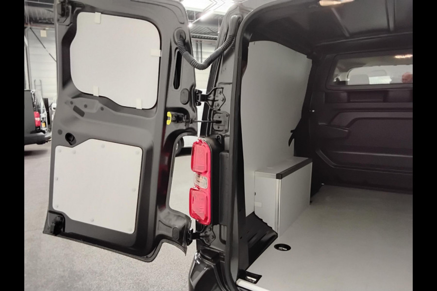 Opel Vivaro 1.5 Diesel 120pk L3 Dubbele Cabine Apple Carplay /  Android Auto Parkeersensoren V+A Trekhaak Camera Navigatie Cruise Control LED koplampen houten afwerking laadruimte