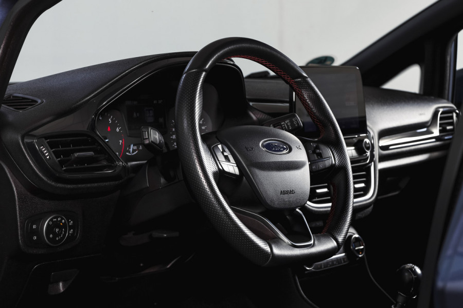 Ford Fiesta 1.0 EcoBoost ST-Line | Cruise | Winterpakket | PDC | Camera | NAV + App. Connect | ECC | LM 17" |