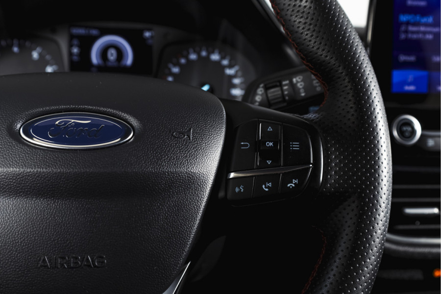 Ford Fiesta 1.0 EcoBoost ST-Line | Cruise | Winterpakket | PDC | Camera | NAV + App. Connect | ECC | LM 17" |