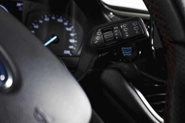 Ford Fiesta 1.0 EcoBoost ST-Line | Cruise | Winterpakket | PDC | Camera | NAV + App. Connect | ECC | LM 17" |