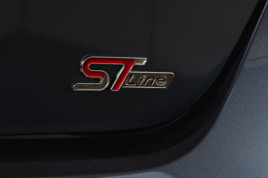 Ford Fiesta 1.0 EcoBoost ST-Line | Cruise | Winterpakket | PDC | Camera | NAV + App. Connect | ECC | LM 17" |