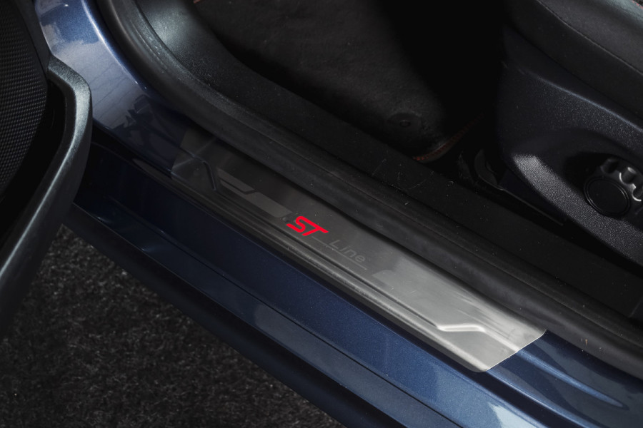 Ford Fiesta 1.0 EcoBoost ST-Line | Cruise | Winterpakket | PDC | Camera | NAV + App. Connect | ECC | LM 17" |
