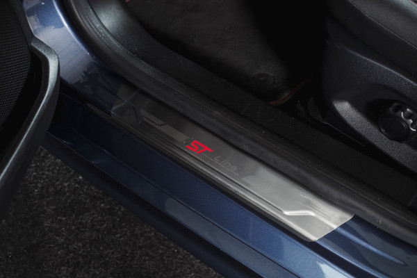 Ford Fiesta 1.0 EcoBoost ST-Line | Cruise | Winterpakket | PDC | Camera | NAV + App. Connect | ECC | LM 17" |