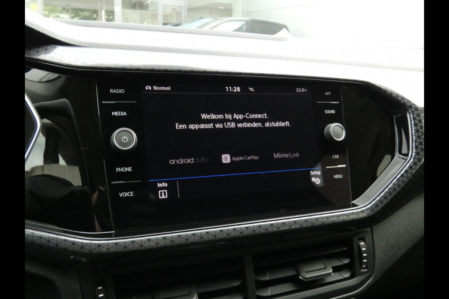 Volkswagen T-Cross 1.0 TSI Style Business R | STOELVERWARMING | APPLE CARPLAY | ACHTERUITRIJCAMERA |