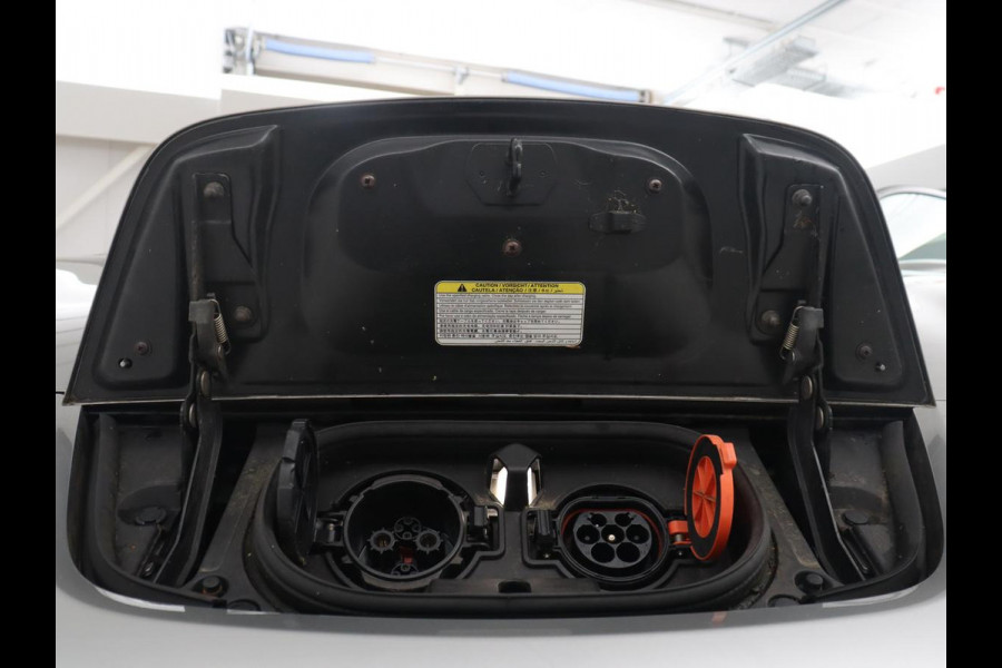 Nissan LEAF 3.Zero Limited Edition 62 kWh | SOH 88.7% | Leder | Adaptive cruise | Stuur/stoel verwarming | Bose Sound | Full LED | 360 camera | Carplay |