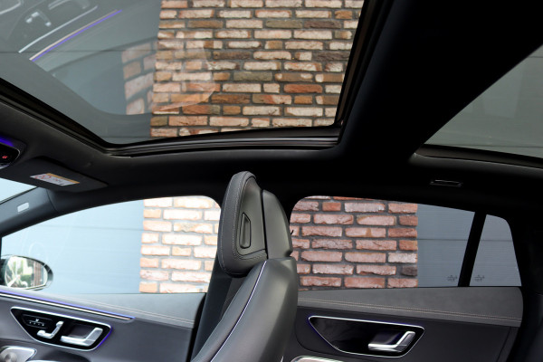 Mercedes-Benz EQE 300 AMG Line 89 kWh | Luchtvering | Distronic+ | Panoramadak | Leder | Burmester | Digital Light | Verwarmd Stuurwiel | Surround Camera | Keyless Go |