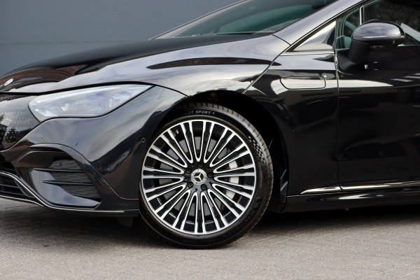 Mercedes-Benz EQE 300 AMG Line 89 kWh | Luchtvering | Distronic+ | Panoramadak | Leder | Burmester | Digital Light | Verwarmd Stuurwiel | Surround Camera | Keyless Go |
