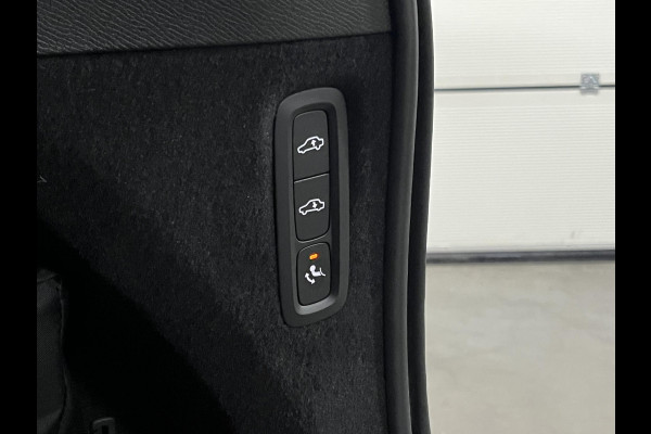 Volvo XC90 2.0 T8 Plug-in hybrid AWD Ultra Black Edition Luchtvering | Trekhaak | Open dak | Bowers & Wilkins | Massage | Stoelventilatie/-verwarming | 360 camera | Head-up | Blis | Google