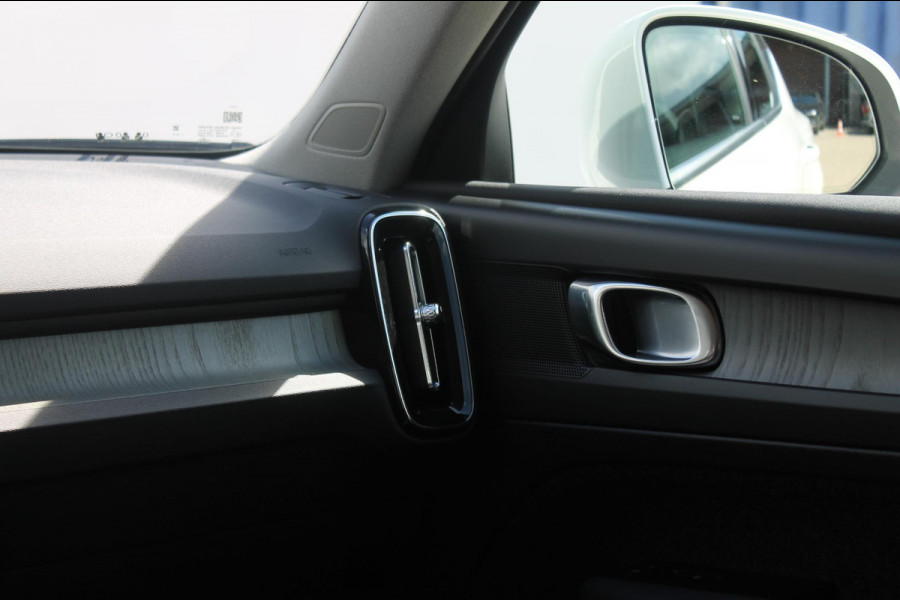 Volvo XC40 T4 211PK Automaat Recharge Inscription Expression Lederen bekleding / Cruise Control / DAB+ / Apple Carplay / 19" lm velgen / Navigatie