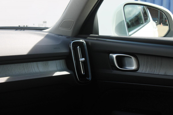 Volvo XC40 T4 211PK Automaat Recharge Inscription Expression Lederen bekleding / Cruise Control / DAB+ / Apple Carplay / 19" lm velgen / Navigatie