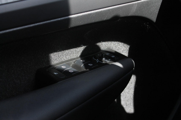 Volvo XC40 T4 211PK Automaat Recharge Inscription Expression Lederen bekleding / Cruise Control / DAB+ / Apple Carplay / 19" lm velgen / Navigatie