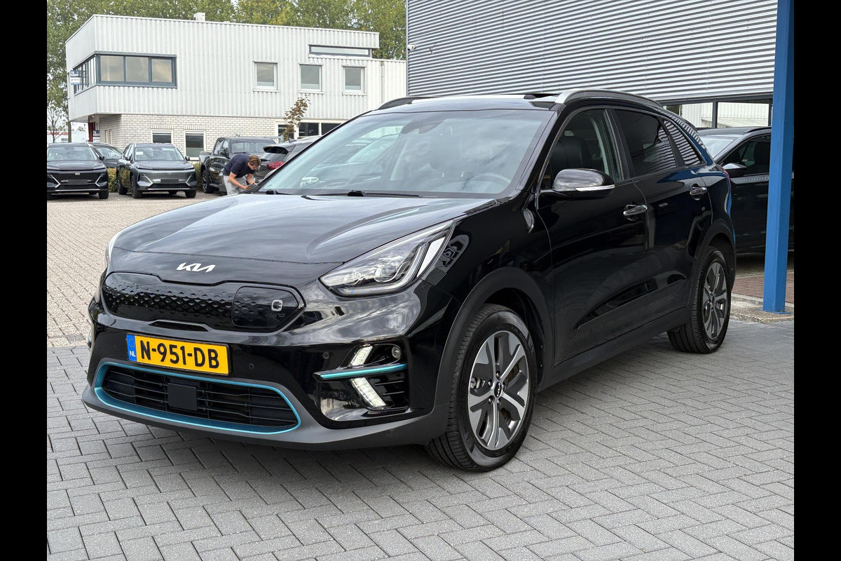Kia e-Niro DynamicPlusLine 64 kWh | SOH 98% | Schuifdak | Navigatie | Adaptive Cruise | Stoelverwarming |