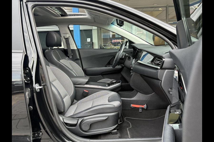 Kia e-Niro DynamicPlusLine 64 kWh | SOH 98% | Schuifdak | Navigatie | Adaptive Cruise | Stoelverwarming |