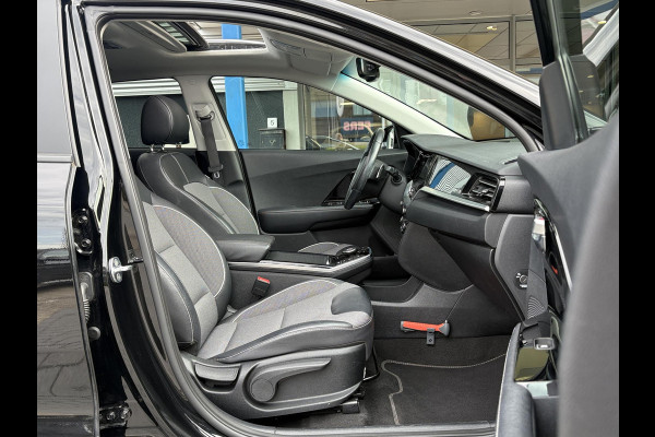 Kia e-Niro DynamicPlusLine 64 kWh | SOH 98% | Schuifdak | Navigatie | Adaptive Cruise | Stoelverwarming |