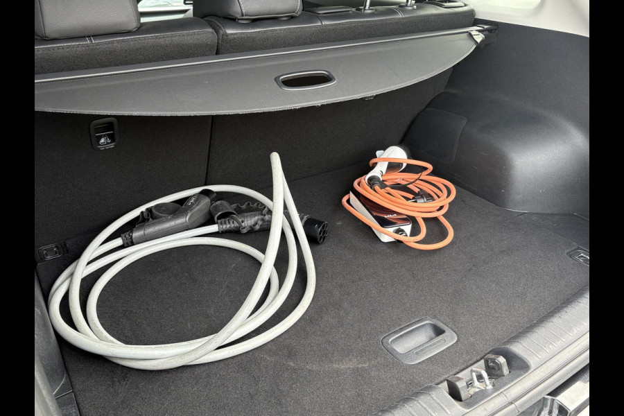 Kia e-Niro DynamicPlusLine 64 kWh | SOH 98% | Schuifdak | Navigatie | Adaptive Cruise | Stoelverwarming |