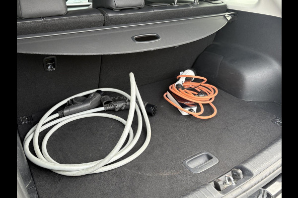 Kia e-Niro DynamicPlusLine 64 kWh | SOH 98% | Schuifdak | Navigatie | Adaptive Cruise | Stoelverwarming |