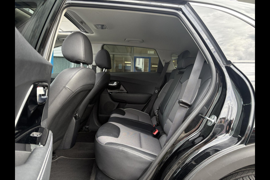 Kia e-Niro DynamicPlusLine 64 kWh | SOH 98% | Schuifdak | Navigatie | Adaptive Cruise | Stoelverwarming |