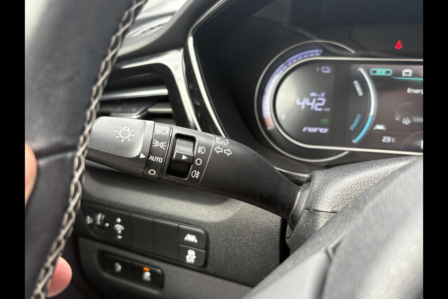 Kia e-Niro DynamicPlusLine 64 kWh | SOH 98% | Schuifdak | Navigatie | Adaptive Cruise | Stoelverwarming |