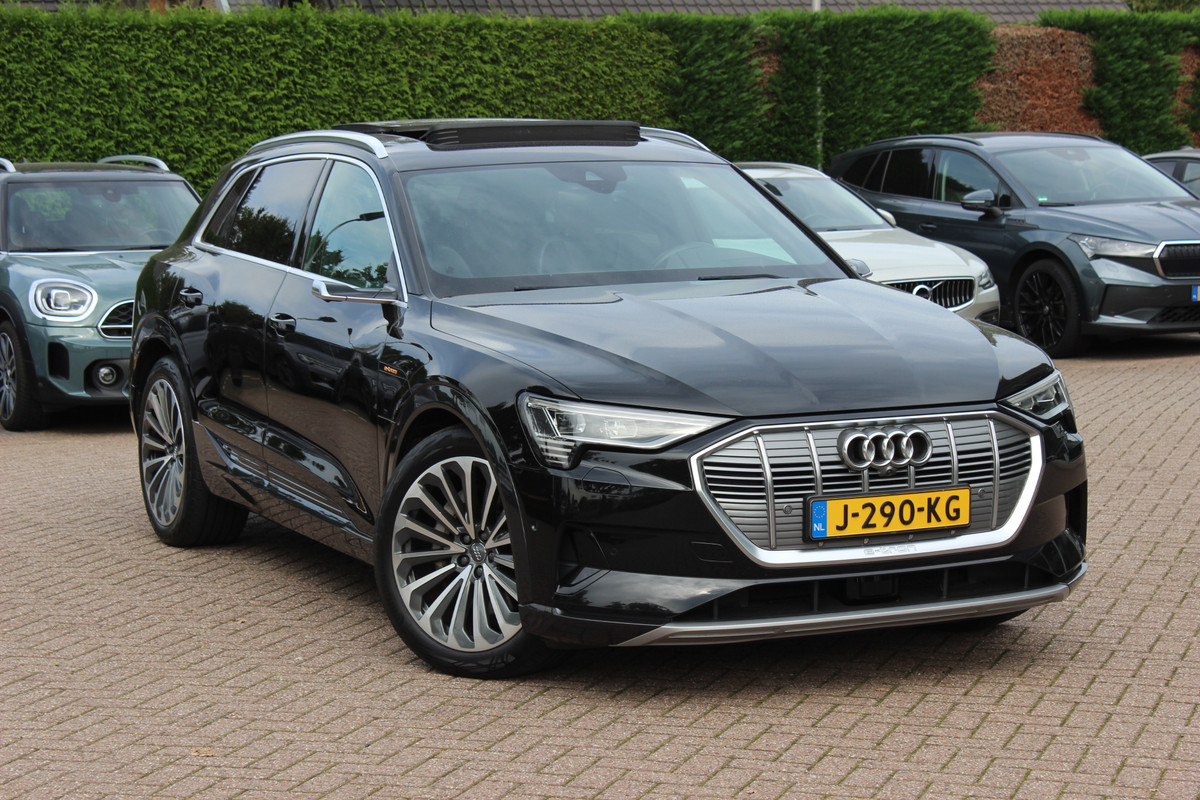 Audi e-tron e-tron 55 quattro advanced Pro Line Plus 95 kWh / SoH 93,2% / Trekhaak / Panoramadak / 360Camera / Head-up / B&O / 21'' / Luchtvering / Keyless / Matrix LED / Stoelverwarming / Dodehoek / DAB / ACC