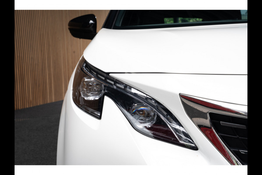 Peugeot 3008 1.2 PureTech GT Line Panodak Navi Camera Climate PDC Stoelverwarming Keyless Entry & Go Cruise C. LM velgen Afneembaar trekhaak