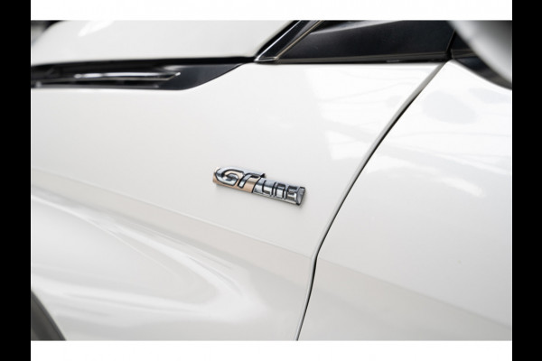 Peugeot 3008 1.2 PureTech GT Line Panodak Navi Camera Climate PDC Stoelverwarming Keyless Entry & Go Cruise C. LM velgen Afneembaar trekhaak