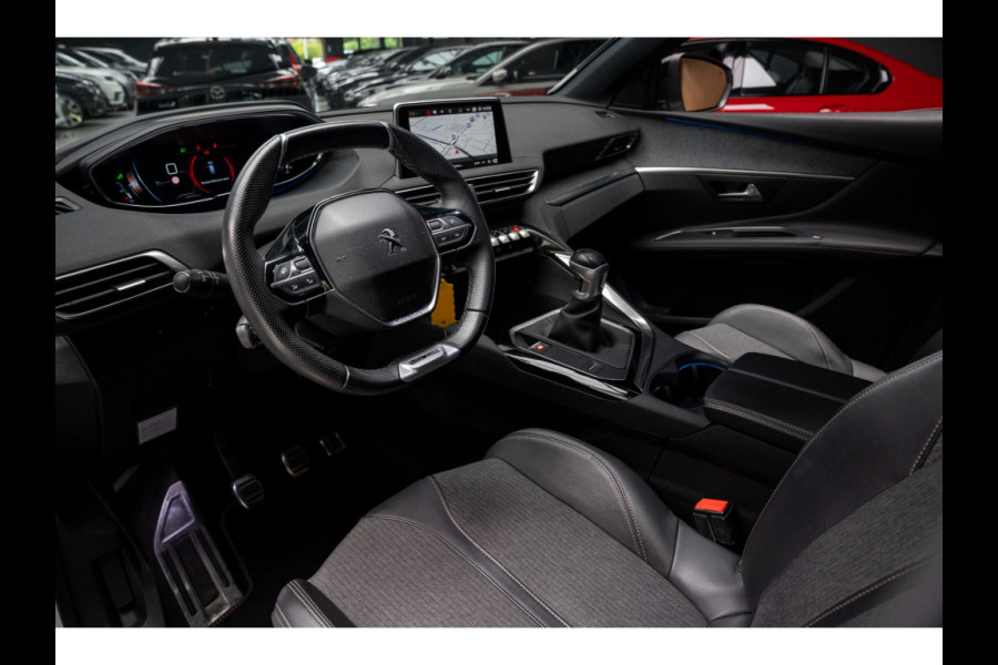 Peugeot 3008 1.2 PureTech GT Line Panodak Navi Camera Climate PDC Stoelverwarming Keyless Entry & Go Cruise C. LM velgen Afneembaar trekhaak