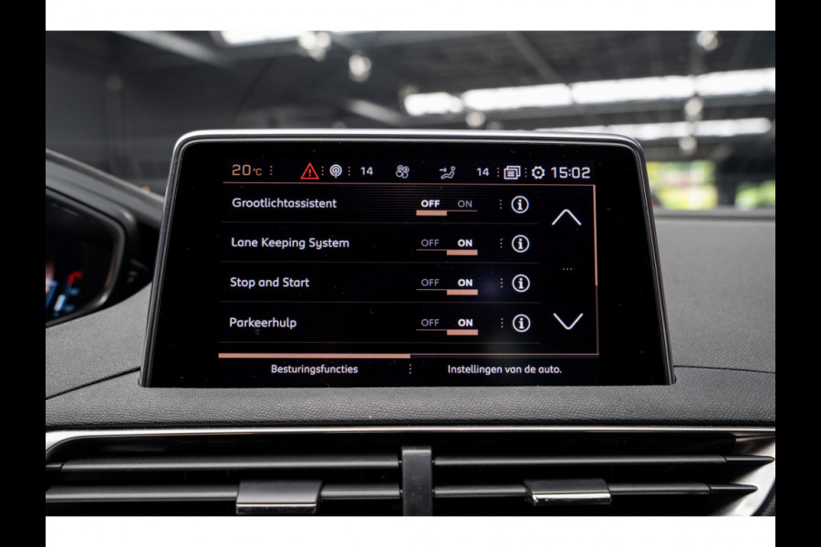 Peugeot 3008 1.2 PureTech GT Line Panodak Navi Camera Climate PDC Stoelverwarming Keyless Entry & Go Cruise C. LM velgen Afneembaar trekhaak