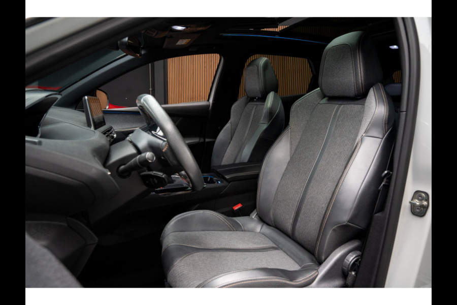 Peugeot 3008 1.2 PureTech GT Line Panodak Navi Camera Climate PDC Stoelverwarming Keyless Entry & Go Cruise C. LM velgen Afneembaar trekhaak