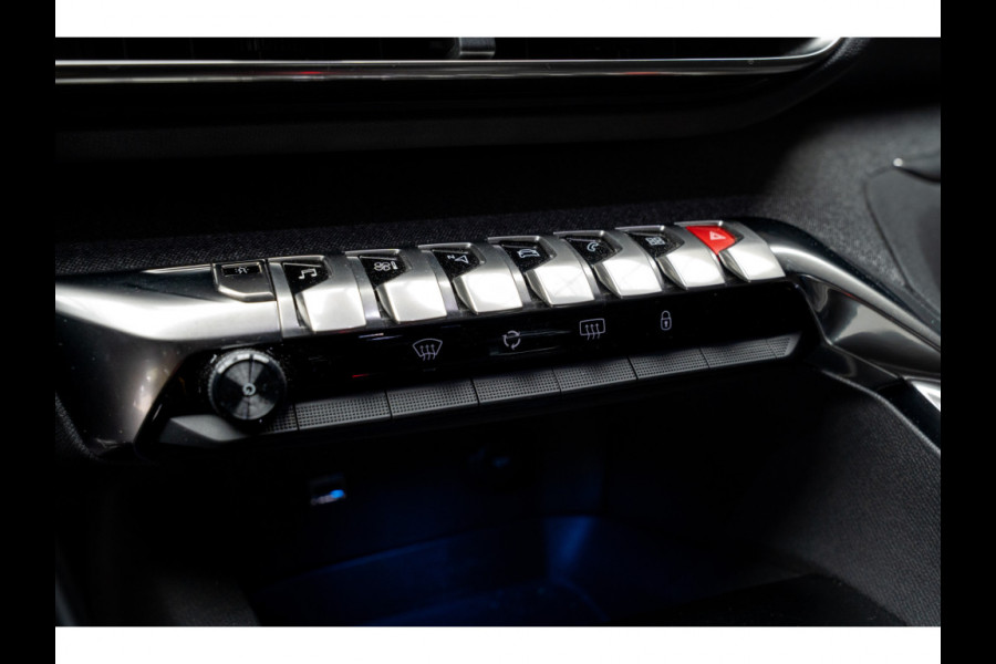 Peugeot 3008 1.2 PureTech GT Line Panodak Navi Camera Climate PDC Stoelverwarming Keyless Entry & Go Cruise C. LM velgen Afneembaar trekhaak