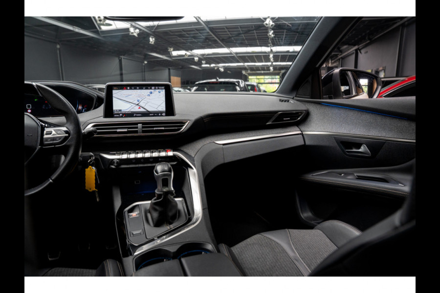 Peugeot 3008 1.2 PureTech GT Line Panodak Navi Camera Climate PDC Stoelverwarming Keyless Entry & Go Cruise C. LM velgen Afneembaar trekhaak