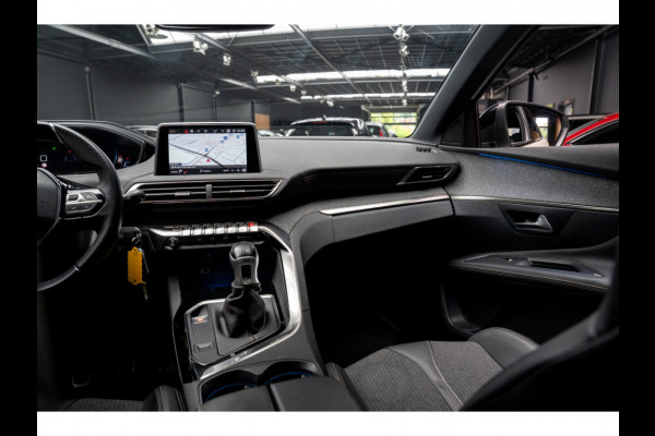 Peugeot 3008 1.2 PureTech GT Line Panodak Navi Camera Climate PDC Stoelverwarming Keyless Entry & Go Cruise C. LM velgen Afneembaar trekhaak
