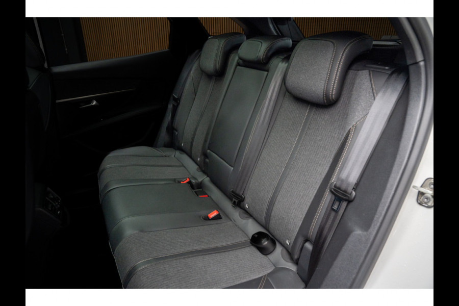 Peugeot 3008 1.2 PureTech GT Line Panodak Navi Camera Climate PDC Stoelverwarming Keyless Entry & Go Cruise C. LM velgen Afneembaar trekhaak