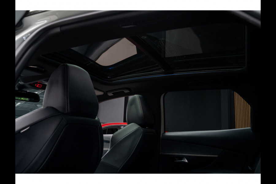 Peugeot 3008 1.2 PureTech GT Line Panodak Navi Camera Climate PDC Stoelverwarming Keyless Entry & Go Cruise C. LM velgen Afneembaar trekhaak