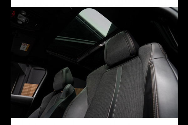 Peugeot 3008 1.2 PureTech GT Line Panodak Navi Camera Climate PDC Stoelverwarming Keyless Entry & Go Cruise C. LM velgen Afneembaar trekhaak