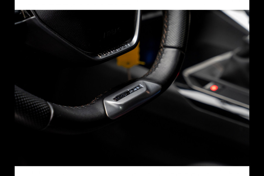 Peugeot 3008 1.2 PureTech GT Line Panodak Navi Camera Climate PDC Stoelverwarming Keyless Entry & Go Cruise C. LM velgen Afneembaar trekhaak
