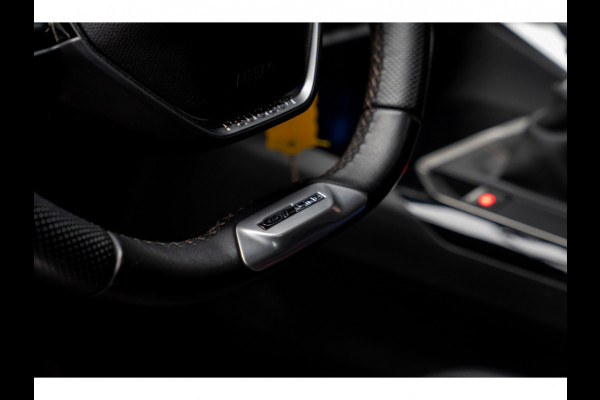 Peugeot 3008 1.2 PureTech GT Line Panodak Navi Camera Climate PDC Stoelverwarming Keyless Entry & Go Cruise C. LM velgen Afneembaar trekhaak